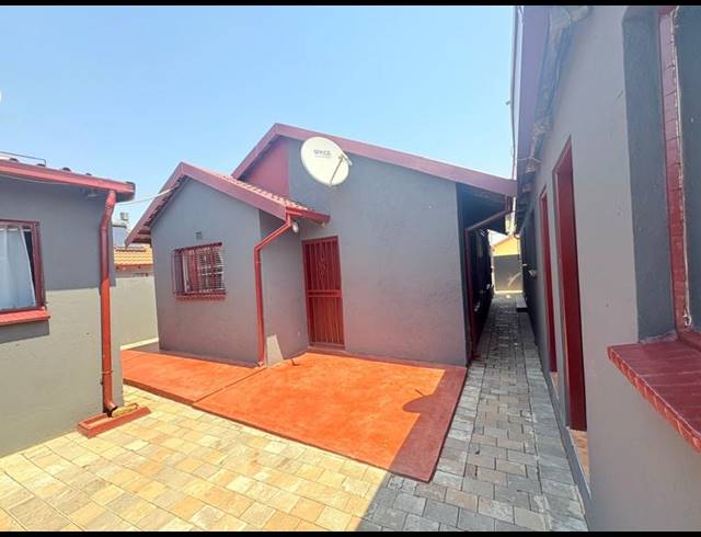 9 BEDROOM HOUSE FOR SALE IN BIRCH ACRES